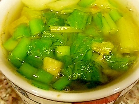 グリーン野菜のトムヤムスープ